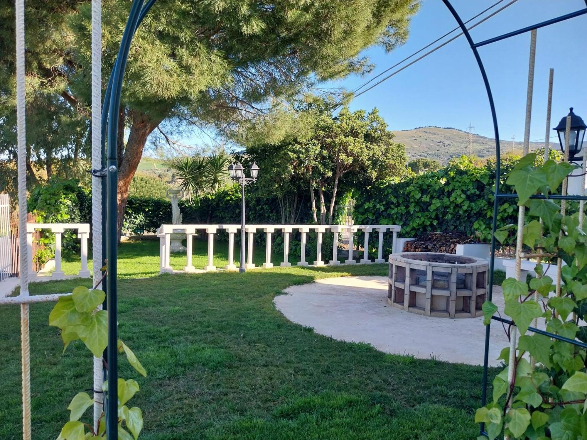 Casa Lachesi Caccamo Eksteriør bilde